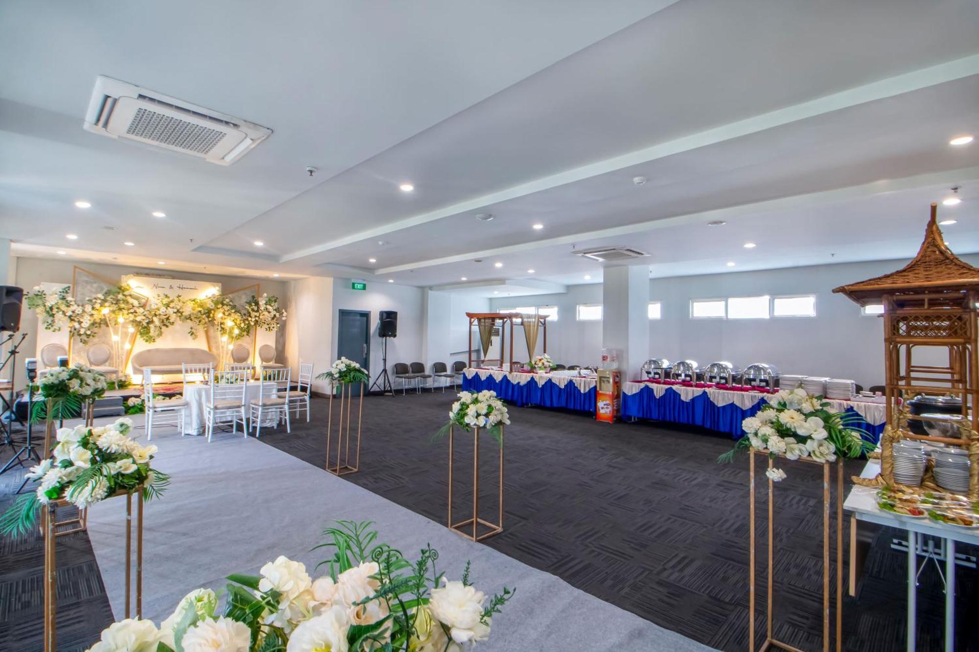 Cleo Hotel Jemursari Surabaja Zewnętrze zdjęcie